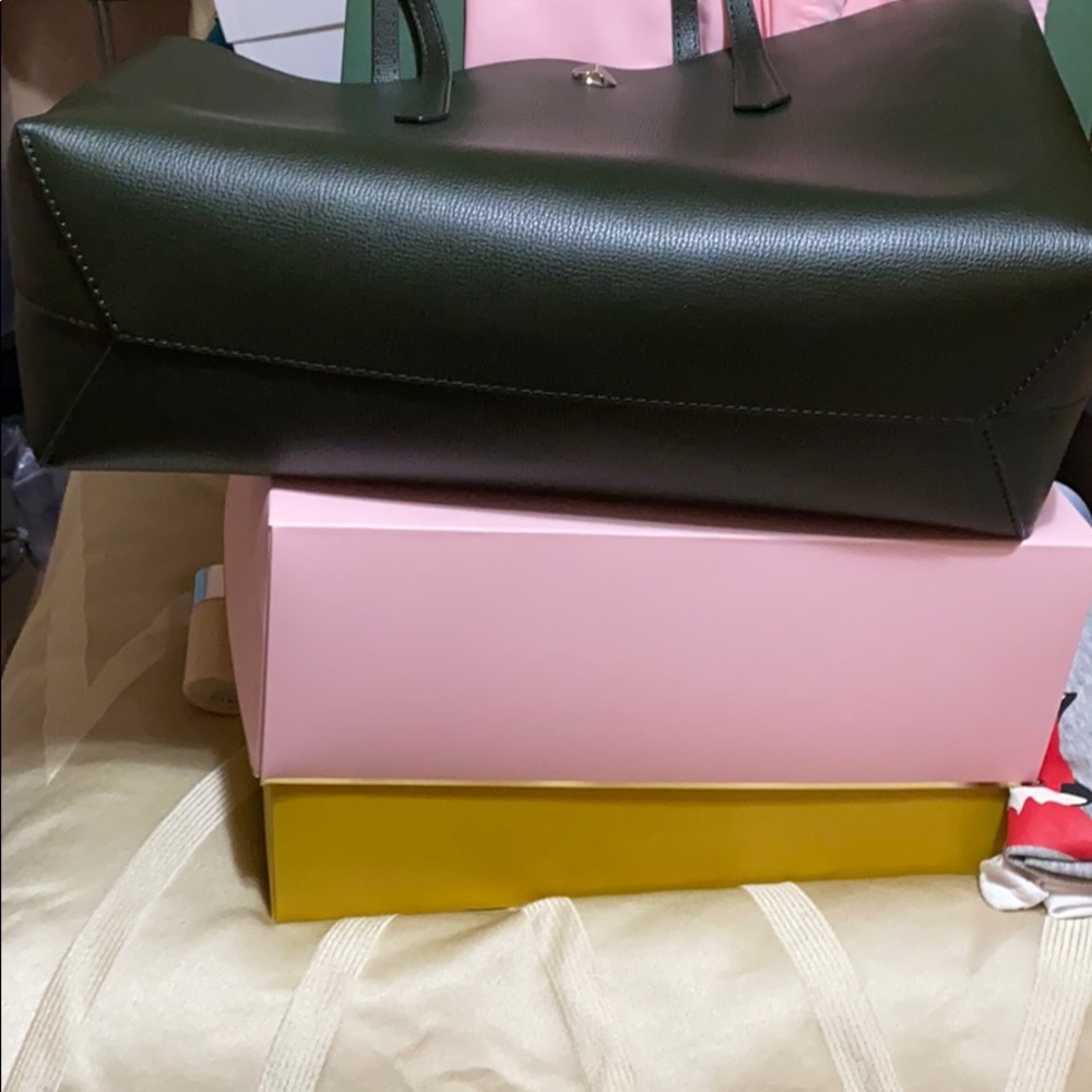 Kate Spade Tote - Picture 7 of 9